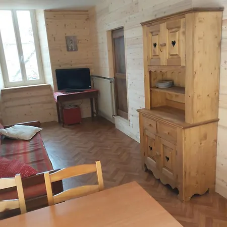 Apartment Centre *